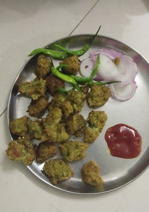 🌼લીલી જાર નો પોકં વડા🌼 રેસીપી મુખ્ય ફોટો