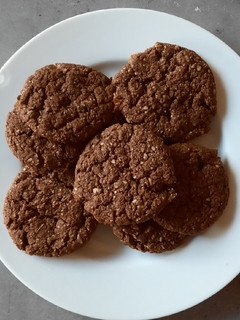 Una foto de Galletitas de avena y algarroba