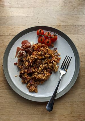 A picture of Easy tomato onion eggs lunch.