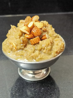 દૂધી નો હલવો (Dudhi Halwa Recipe in Gujarati) રેસીપી મુખ્ય ફોટો