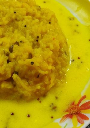 A picture of Gujarat Kadi and khichadi.