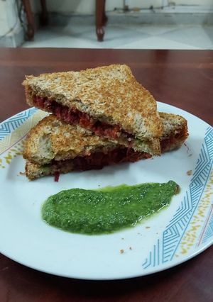 A picture of Healthy beetroot sandwich.