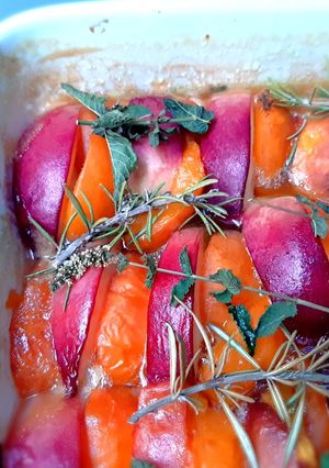 Une photo de Tian de pêches et abricots au miel