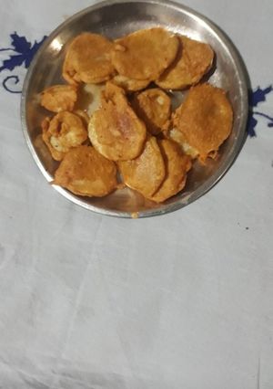 आलू के पकौड़े (aloo ke pakode recipe in Hindi) रेसिपी मुख्य फोटो