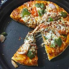 A picture of Veg Pizza.