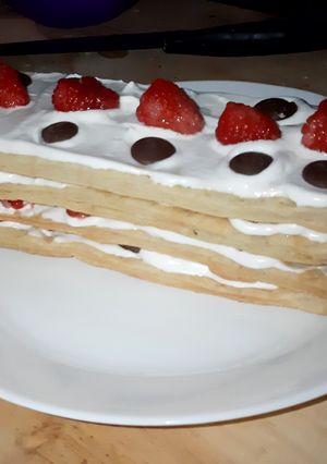 Una foto de Mil hojas de frambuesa y chocolate