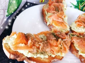 Une photo de Tartines saumon et avocat 🥑#janvier