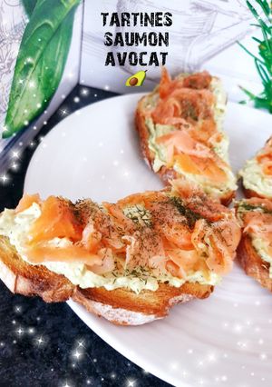 Une photo de Tartines saumon et avocat 🥑#janvier