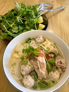 Hình của món Bún sườn măng mọc.