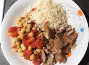 https://img-global.cpcdn.com/recipes/b94567dc920cbd72/300x220cq70/bowl-con-cerdo-garbanzos-y-arroz-foto-principal.jpg