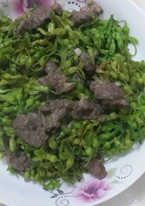 Hình của món Hoa thiên lý xào thịt bò.
