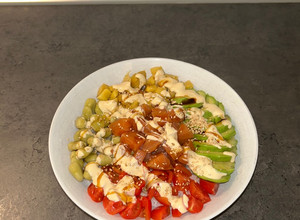 Foto di Spicy salmon poke bowl