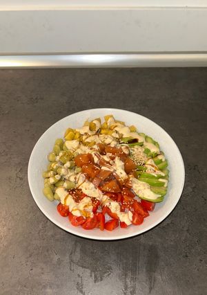 Foto di Spicy salmon poke bowl