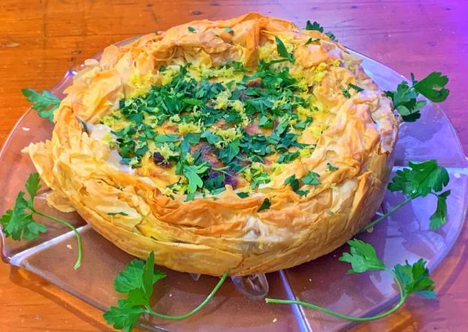 Curried cauliflower cheese filo pie