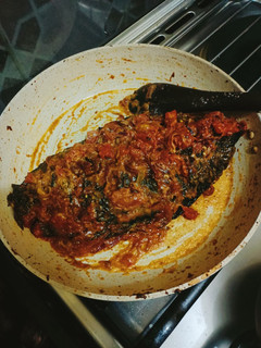 A picture of Fried fish in coconut sauce.