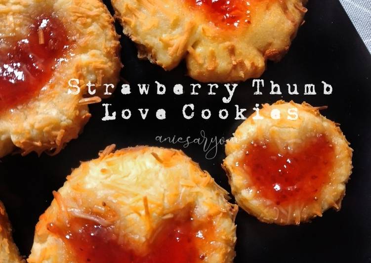 Strawberry Thumb Love Cookies with Cheese