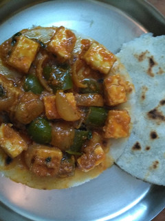 વેજ પનીર ટીકા પીઝા(vej paneer tikka pizza recipe in Gujarati) રેસીપી મુખ્ય ફોટો