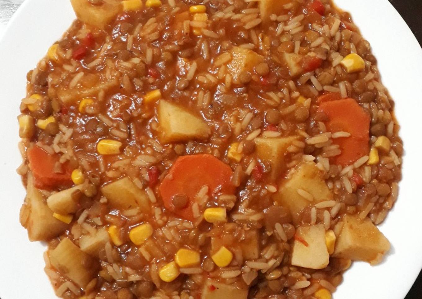 Guiso de arroz apto para vegetarianos y veganos