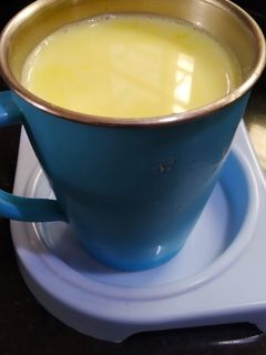 ગોલ્ડન મિલ્ક (Golden Milk Recipe In Gujarati) રેસીપી મુખ્ય ફોટો