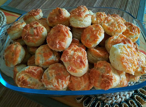 Élesztő nélküli túrós pogácsa recept fotója