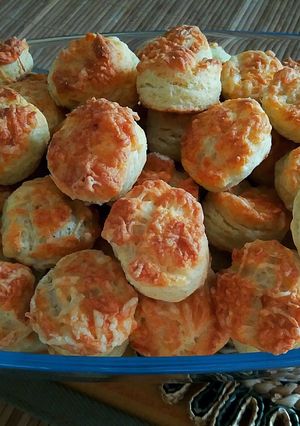 Élesztő nélküli túrós pogácsa recept fotója