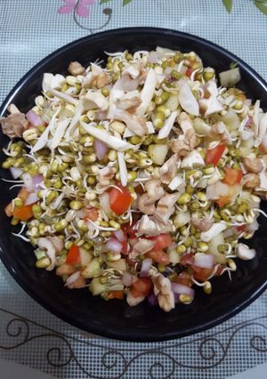 A picture of Sprouts chaat.