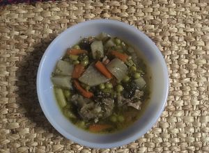 Una foto de Sopa primavera con caldo de huesos