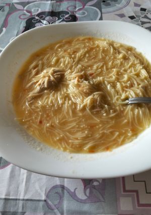 Una foto de Sopa de fideos reparadora🤧
