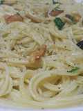 Espaguetis con ajo, aceite y guindilla (Spaghetti aglio, olio e peperoncino)