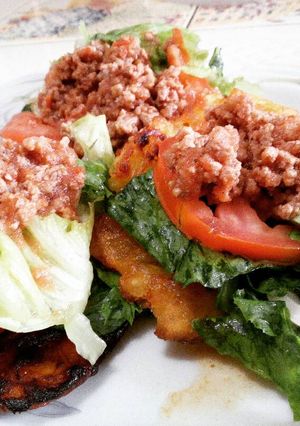 Una foto de Tostón dulce con carne 👌😊
