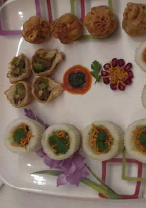 A picture of Matar potli with cucumber snack,s.