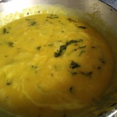 A picture of Malabar spinach dal or dal pui shake.