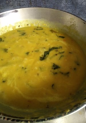 A picture of Malabar spinach dal or dal pui shake.