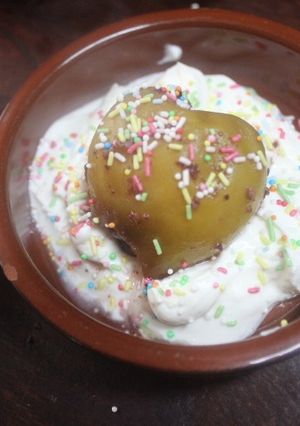 Foto principal de Peras al vino con yogur griego