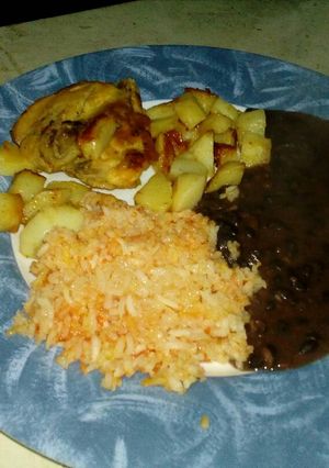 Una foto de Pollo frito con papas