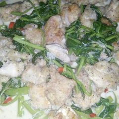 A picture of Spicy creamy chicken with kangkong.