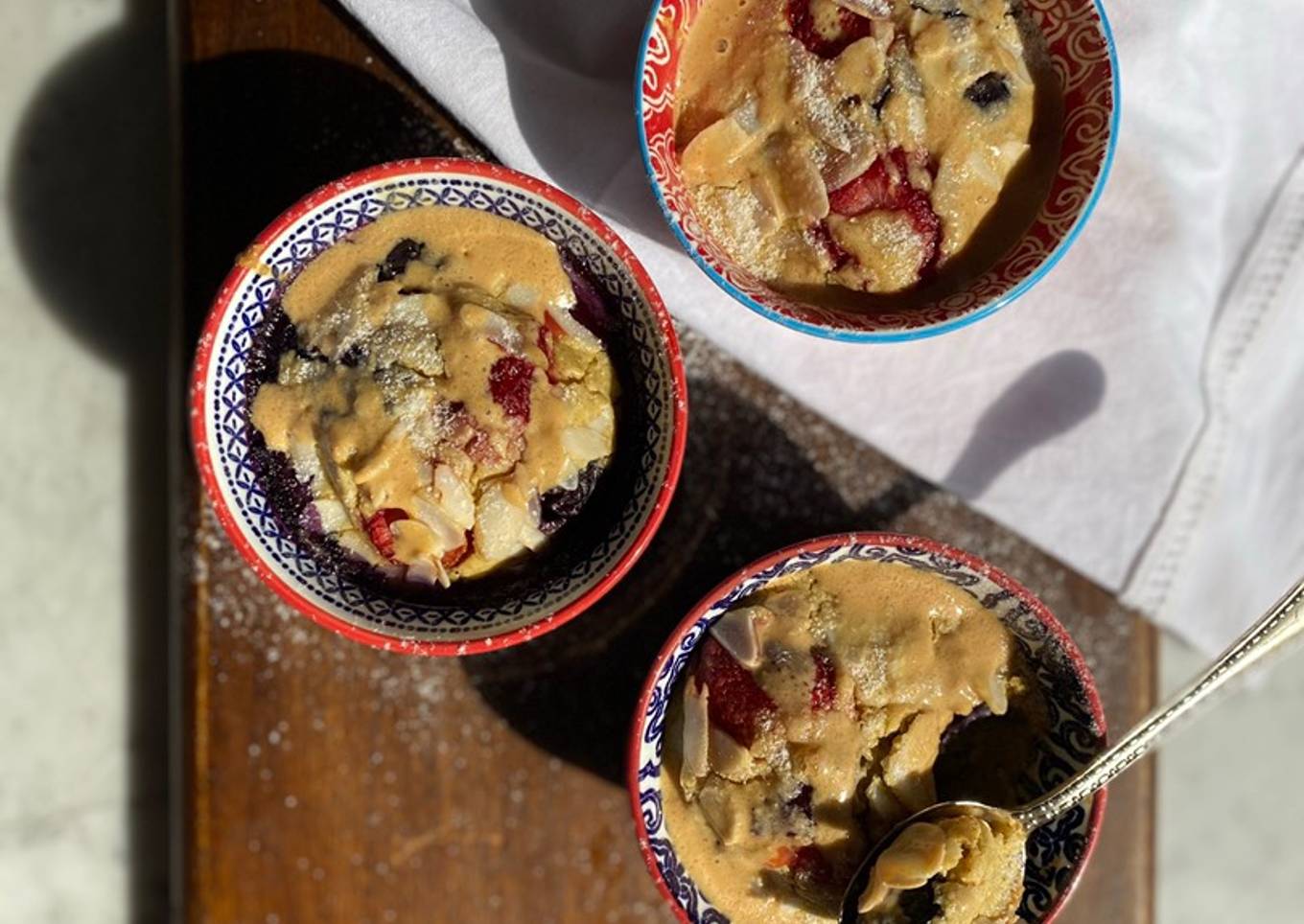 Avena licuada horneada con fresas (blended baked oats)