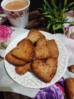 मीठी मठरी (Meethi Mathri recipe in Hindi) रेसिपी मुख्य फोटो