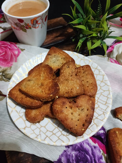 मीठी मठरी (Meethi Mathri recipe in Hindi) रेसिपी मुख्य फोटो