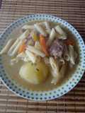 Sopa de crema de alverja con fideos