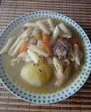 Sopa de crema de alverja con fideos