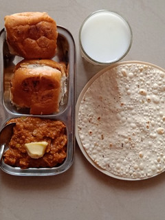 પાવ ભાજી (Pavbhaji Recipe In Gujarati) રેસીપી મુખ્ય ફોટો