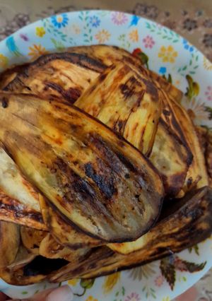 عکسی از دستور سرخ کردن بادمجان رژیمی