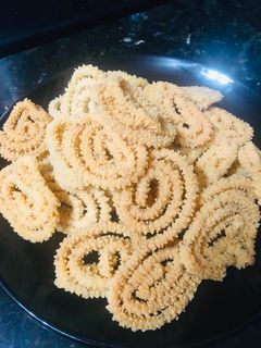 इन्स्टंट चकली (chakali recipe in marathi) रेसिपी चे मुख्य फोटो