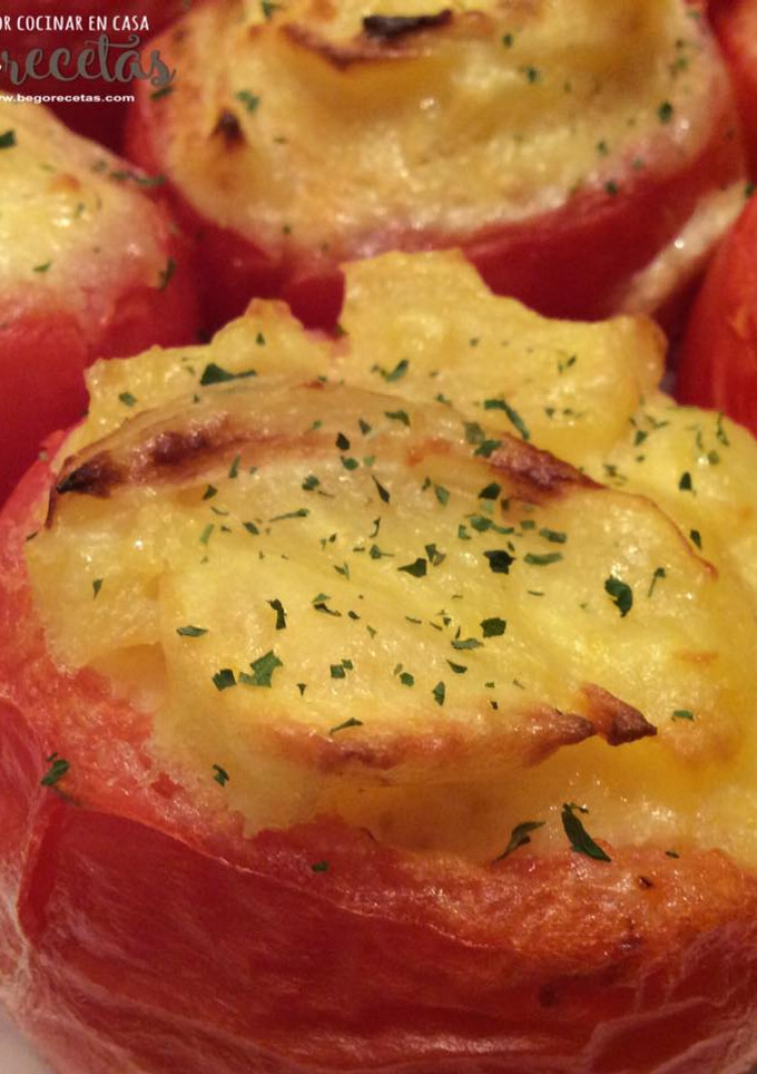 Una foto de Tomates rellenos de tortilla de patata
