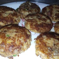 A picture of Aloo ke kabab.