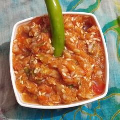 A picture of Onion tomato chutney.