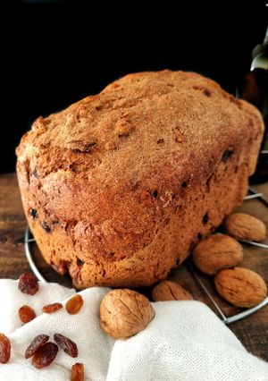 Foto principal de Pan de espelta, cerveza negra, nueces y pasas {en panificadora}