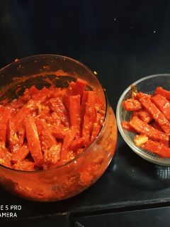 ગાજર નું ઇન્સ્ટન્ટ અથાણું (Gajar Instant Athanu Recipe In Gujarati) રેસીપી મુખ્ય ફોટો
