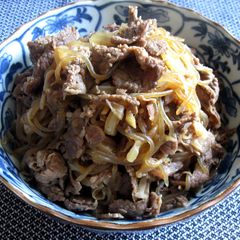 A picture of Sweet Soy Flavoured Itokonnyaku and Beef.